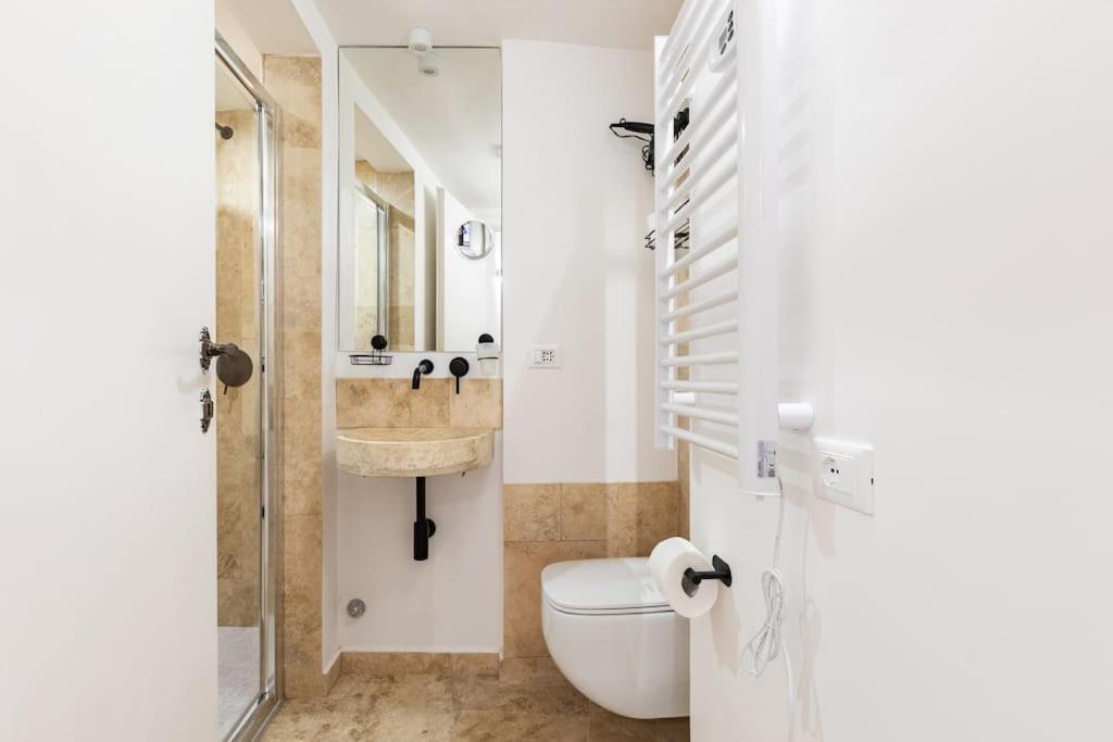 Bottega Augustea Duplex Apartment In Monti Rome Bagian luar foto