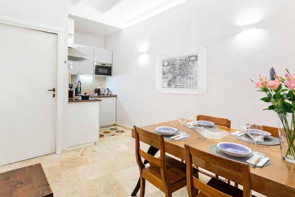 Bottega Augustea Duplex Apartment In Monti Rome Bagian luar foto