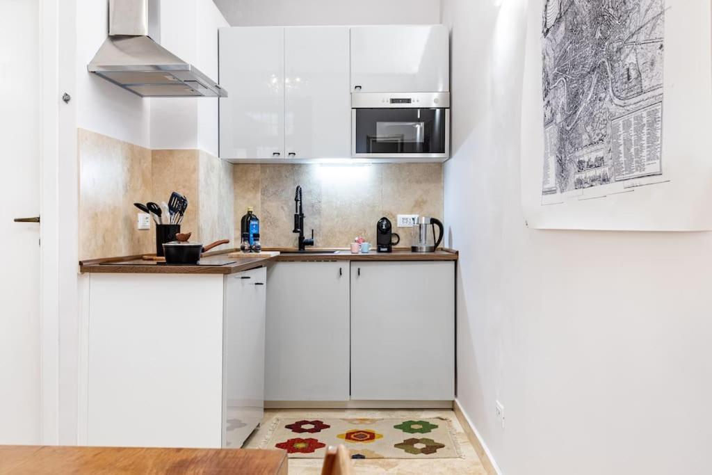 Bottega Augustea Duplex Apartment In Monti Rome Bagian luar foto