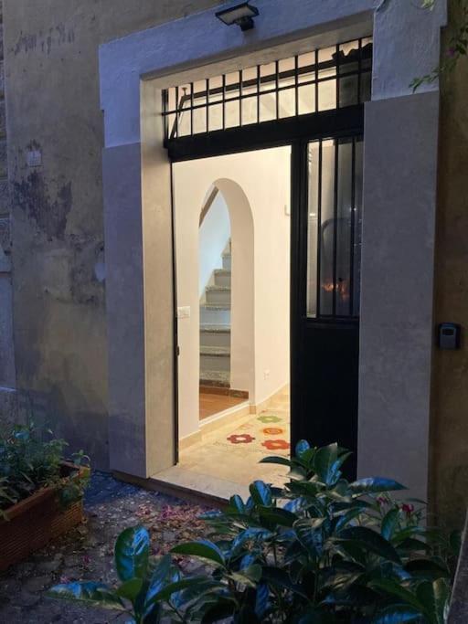 Bottega Augustea Duplex Apartment In Monti Rome Bagian luar foto