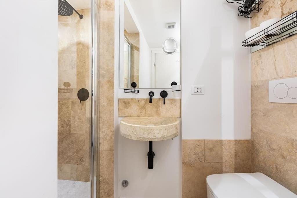 Bottega Augustea Duplex Apartment In Monti Rome Bagian luar foto