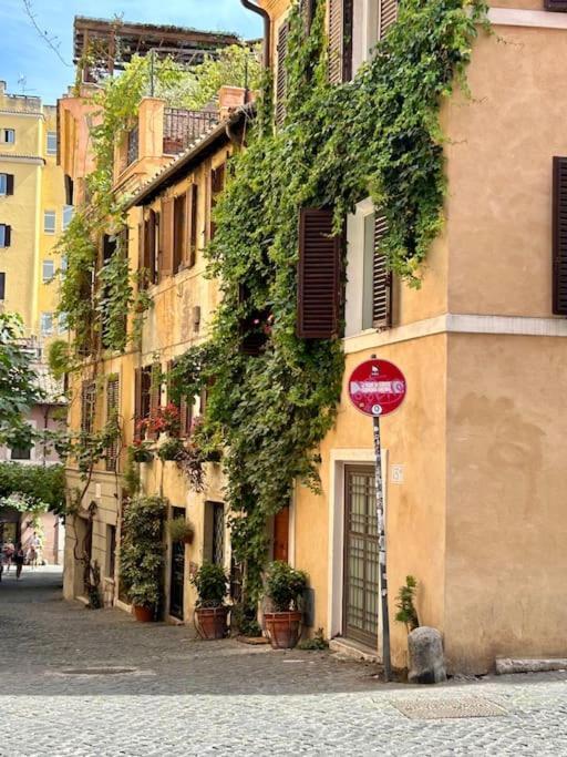 Bottega Augustea Duplex Apartment In Monti Rome Bagian luar foto