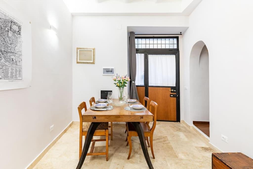 Bottega Augustea Duplex Apartment In Monti Rome Bagian luar foto